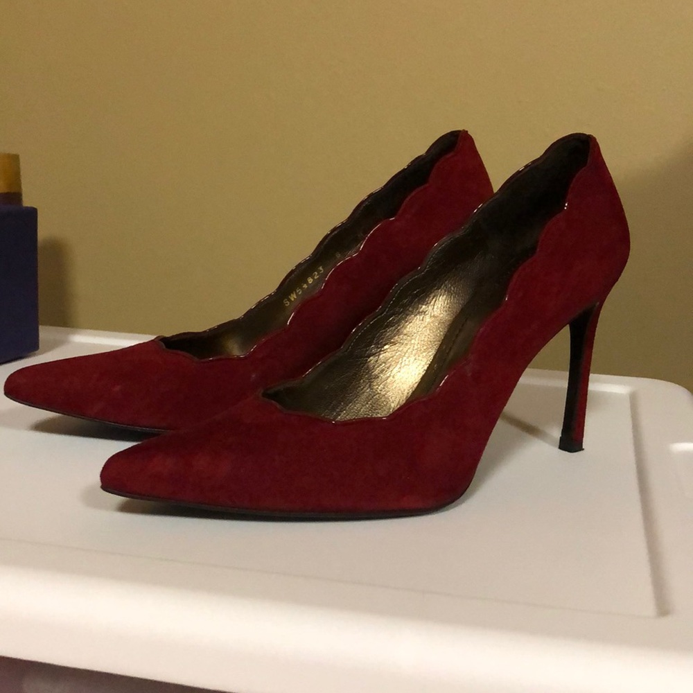 Stuart Weizmann Pumps - Red Suede